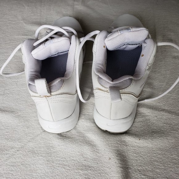 White Nike Air Sneakers. Size 7 - Picture 7 of 8